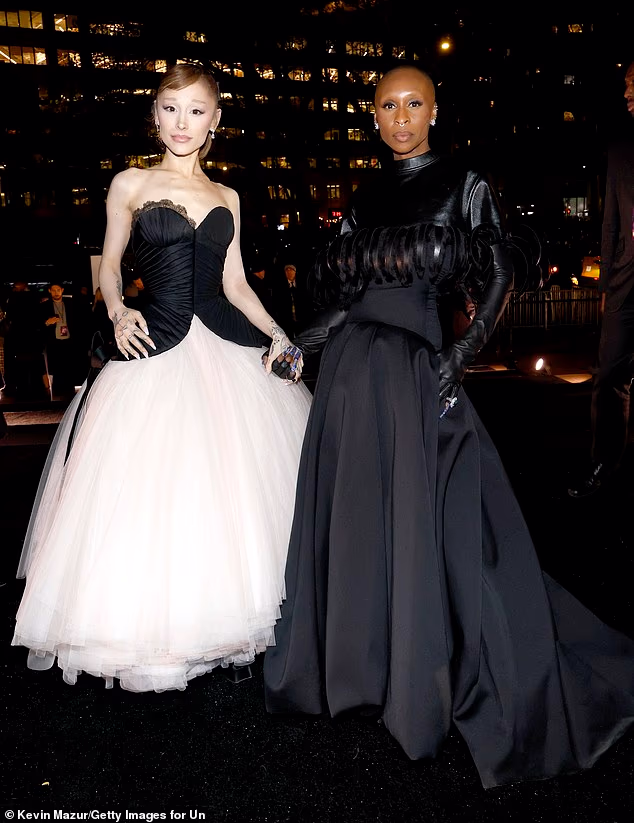 Pozirala je s kolegicom Arianom kao i obično na premijeri u New Yorku u ponedjeljak navečer