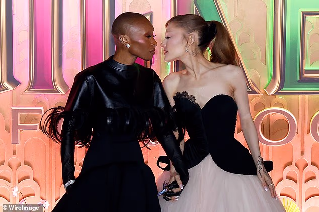 A u ponedjeljak je na NYC premijeri nosila upečatljivu crnu kožnu haljinu s detaljima od perja