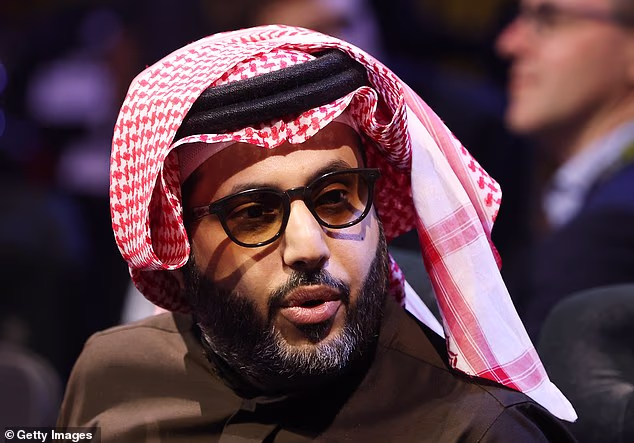 Turki Alalshikh javno je kritizirao mečeve 'Tom i Jerry', borbe u kojima jedan boksač izbjegava razmjene dok drugi juri, i obećao da će ih ukloniti sa svojih borbenih karata