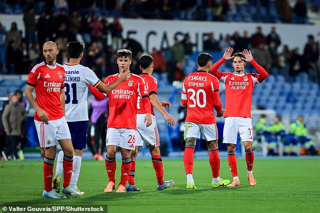 Benfica je prošla kroz 2-0 protiv Atletica CP, a Mourinho je napravio četiri izmjene na poluvremenu