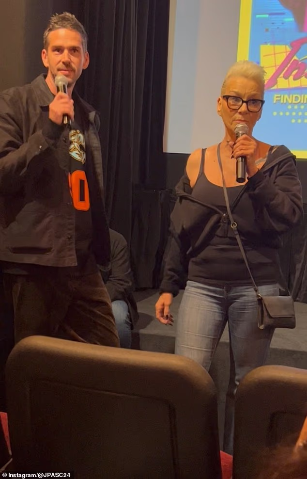 U ekskluzivnom videu koji je pribavio Daily Mail tijekom govora u petak, Powter je detaljno opisao koliko je divlja redateljica dokumentaraca Zeberiah Newman otišla kako bi je pronašla