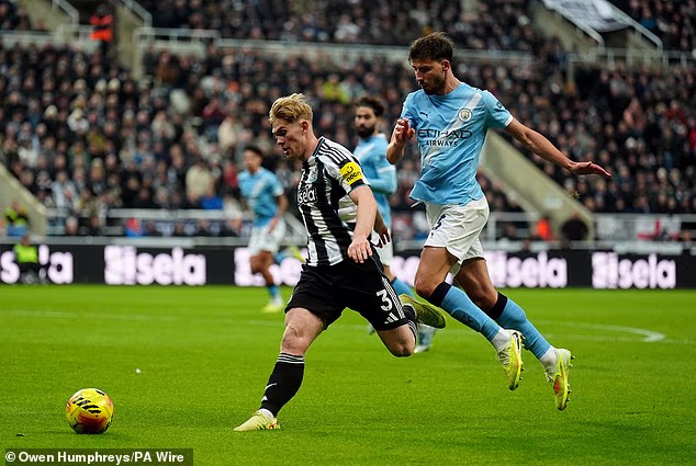 Lewis Hall bio je izvanredan igrač za Newcastle na poziciji lijevog beka po povratku nakon ozljede