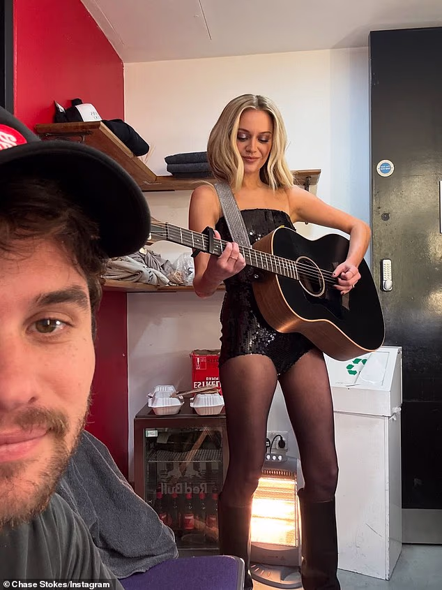 Kad se on/off par prvi put razišao u rujnu, ista je novinska kuća tvrdila da su se 'nedavno puno svađali', ali su slikani kako se druže u Škotskoj i Hrvatskoj samo 'tjednima kasnije' (objavljeno 12. rujna)