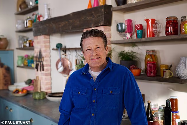 U međuvremenu je njegov kolega kuhar Jamie (50) napisao u svojoj počasti: 'Nevjerojatno je tužno čuti da je preminula @sykegyngell...'