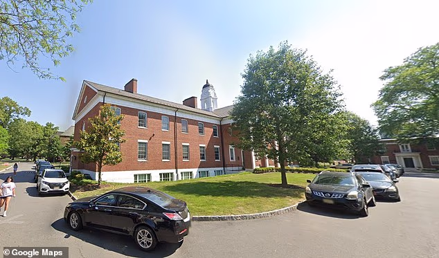 Obojica rade u Lawrenceville School, najskupljoj privatnoj školi u New Jerseyju