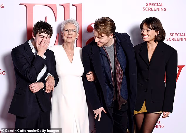 (LR) Spike Fearn, Jamie Lee Curtis, Jack Lowden i Emma Mackey