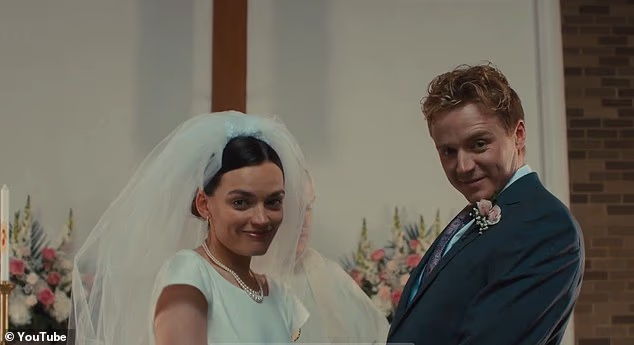 Emma Mackey i Jack Lowden na slici Elle McCay