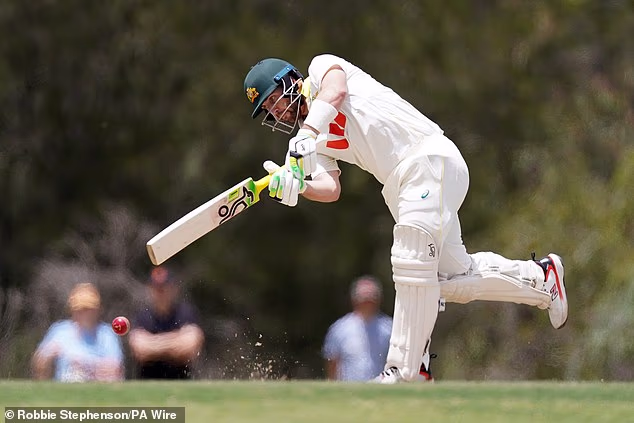 Rezervni udarač Josh Inglis dao je veliku izjavu u utakmici turneje protiv Engleske XI s neporaženih 125*