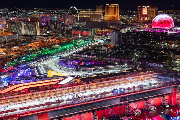 Noću, jaka svjetla Sin Cityja oduzimaju dah dok jurite oko 17 zavoja na stazi