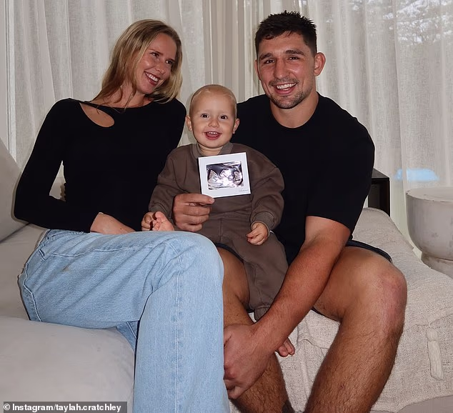 Na slici: Radley, Taylah i Vinnie na fotografiji kojom su objavili da je trudna s Cruzom