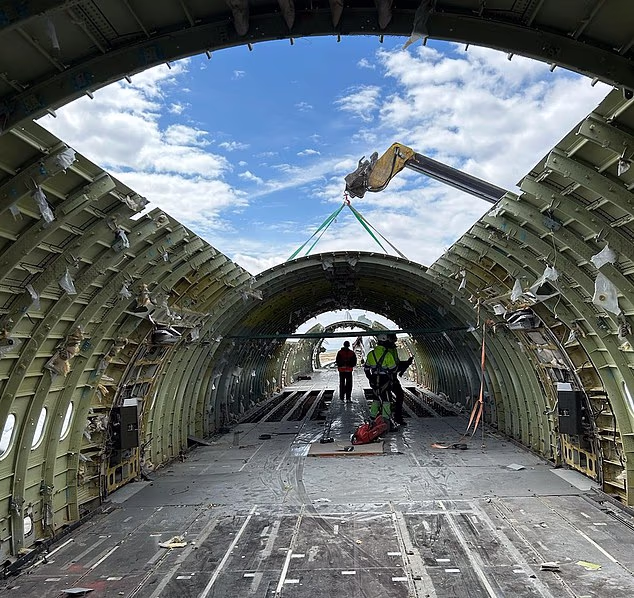 Nedavno obnovljeni Stade de la Meinau sadrži dijelove trupa ne manje od 30 rashodovanih zrakoplova Airbus A340