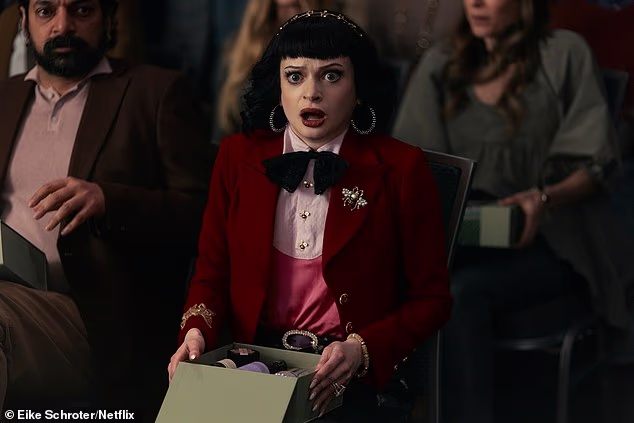 Nakon što je glumila u Ponoćnom klubu, ponovno je radila s Mikeom Flanaganom na filmu The Fall Of The House Of Usher 2023. (na slici)