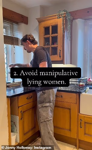 Nabrajajući svoje novogodišnje odluke, bivši vojnik je obećao da će 'izbjeći uvlačenje u neuredne situacije i 'izbjegavati manipulativne, lažljive žene'