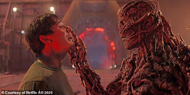 21-godišnjak, koji igra ulogu Willa Byersa od svoje 11 godine, zauzima središnje mjesto u novim epizodama dok lik preuzima kontrolu nad umom negativca Vecna ​​kako bi oslobodio svoje prijatelje