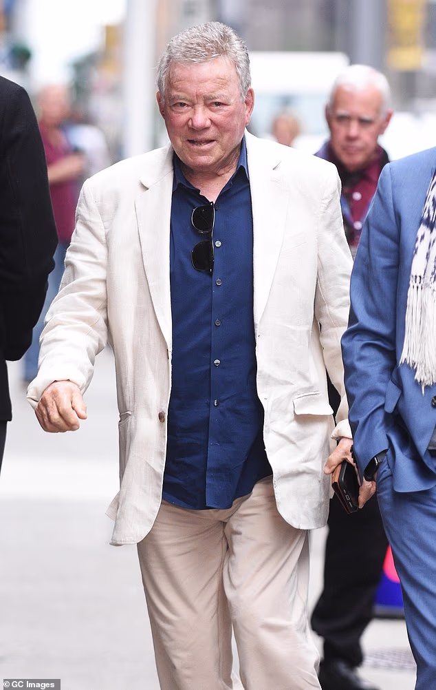 Williamova čestitka za praznike uslijedila je dva mjeseca nakon što je TMZ izvijestio da je zvijezda Bostonskih pravnih odjela 'hitno prebačena' u bolnicu 24. rujna nakon što je pretrpjela 'hitnu medicinsku pomoć', što je zvijezda kasnije umanjila rekavši da je 'pretjerao udovoljavao'