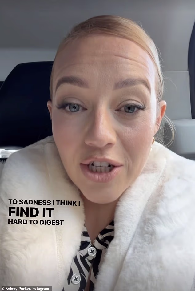 Dodala je: 'Mislim i za mene u čemu je problem, znam koliko su ljudi duboko žao zbog mene, i mislim da ne podnosim dobro tugu, mislim da mi je teško probaviti tuđu tugu za mene'