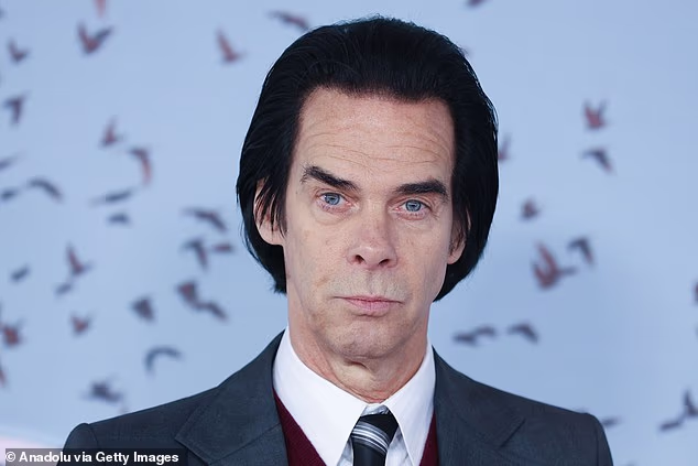 Nick Cave (na slici) bio je gost iznenađenja na Kraljevoj krunidbi u svibnju 2023. i sada bi trebao nastupiti u lokalnoj crkvi Michaela Govea