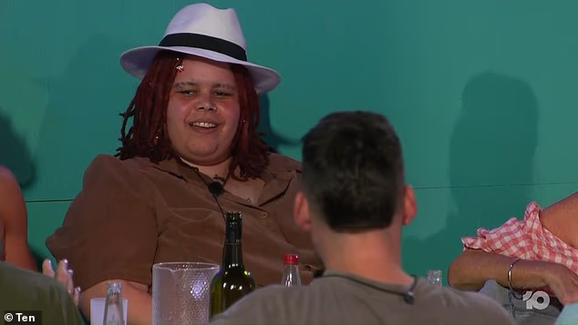 24-godišnja pjevačica iznenada je otišla 20. dana, a dobro upućeni insajder produkcije potvrdio je da je prihvatila ponudu od nevjerojatnih 15.000 dolara da izađe iz kuće