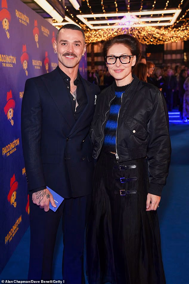 Matt i Emma Willis izgledali su elegantno bez muke dok su pozirali za fotografije uoči revije