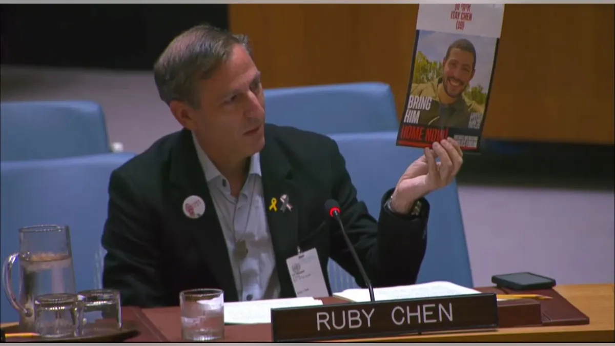 Ruby Chen obraća se Vijeću sigurnosti UN-a u New Yorku.