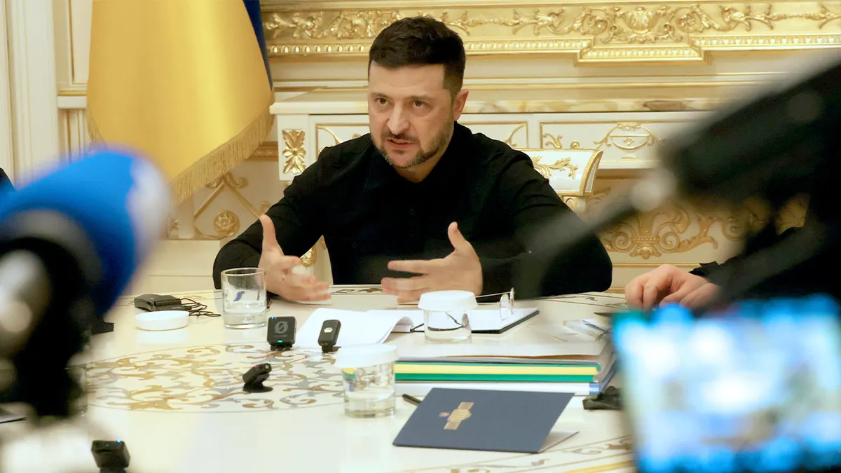Ukrajinski predsjednik Volodymyr Zelenskyy govori tijekom brifinga za novinare u predsjedničkom uredu u Kijevu.