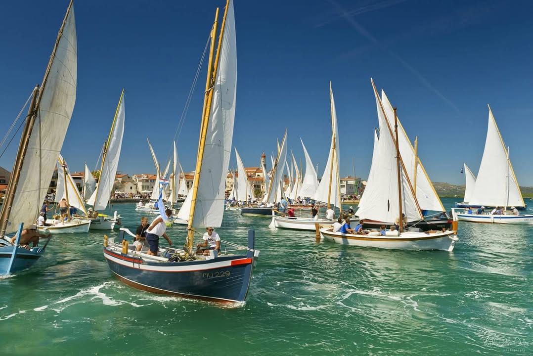 Hrid Mišine kod Murtera: Nautički putokaz u srcu Jadrana