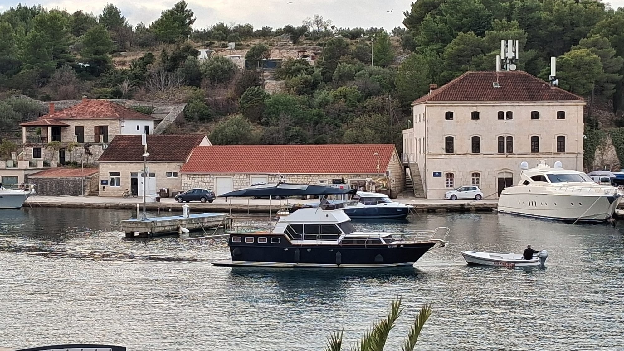 ACI za Morski HR potvrdio: "Urušio se mul u Milni, traje vještačenje"