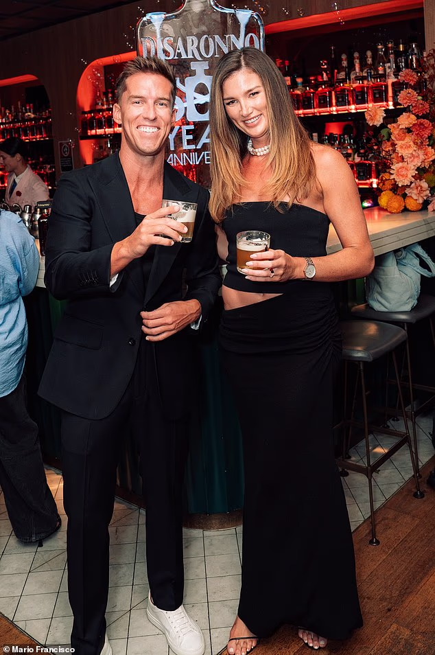 Amy Pejkovic i sportski reporter Matt Suleau dotjerali su se s stilom na događaju u Sydneyju – dok se manekenka povlači nakon razlaza sa zvijezdom Essendona Davidom Zaharakisom