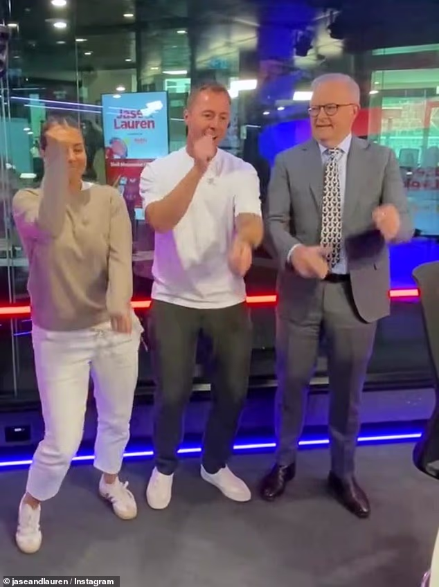 Australci nazivaju Anthonyja Albanesea ‘sramotom’ nakon što je pokušao plesati Taylor Swift: ‘Ima ritma koliko i stari Joe Biden’