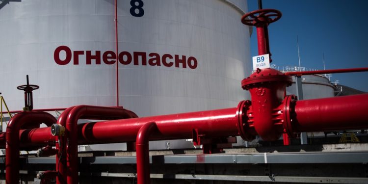 Bivša sovjetska zemlja osudila ukrajinski napad na globalno naftno središte — RT Rusija i bivši Sovjetski Savez