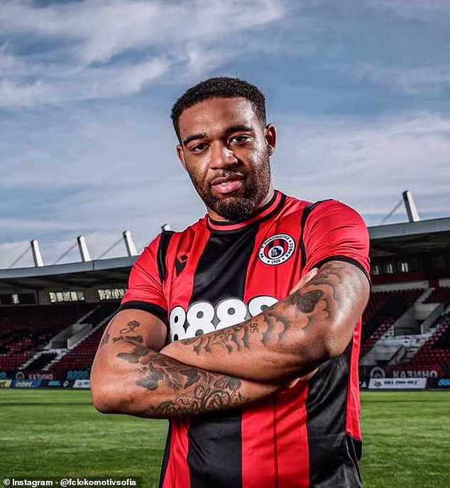 Bivša zvijezda Liverpoola napušta izvanligaški tim nakon samo 17 DANA kako bi potpisao za iznenađujući bugarski klub