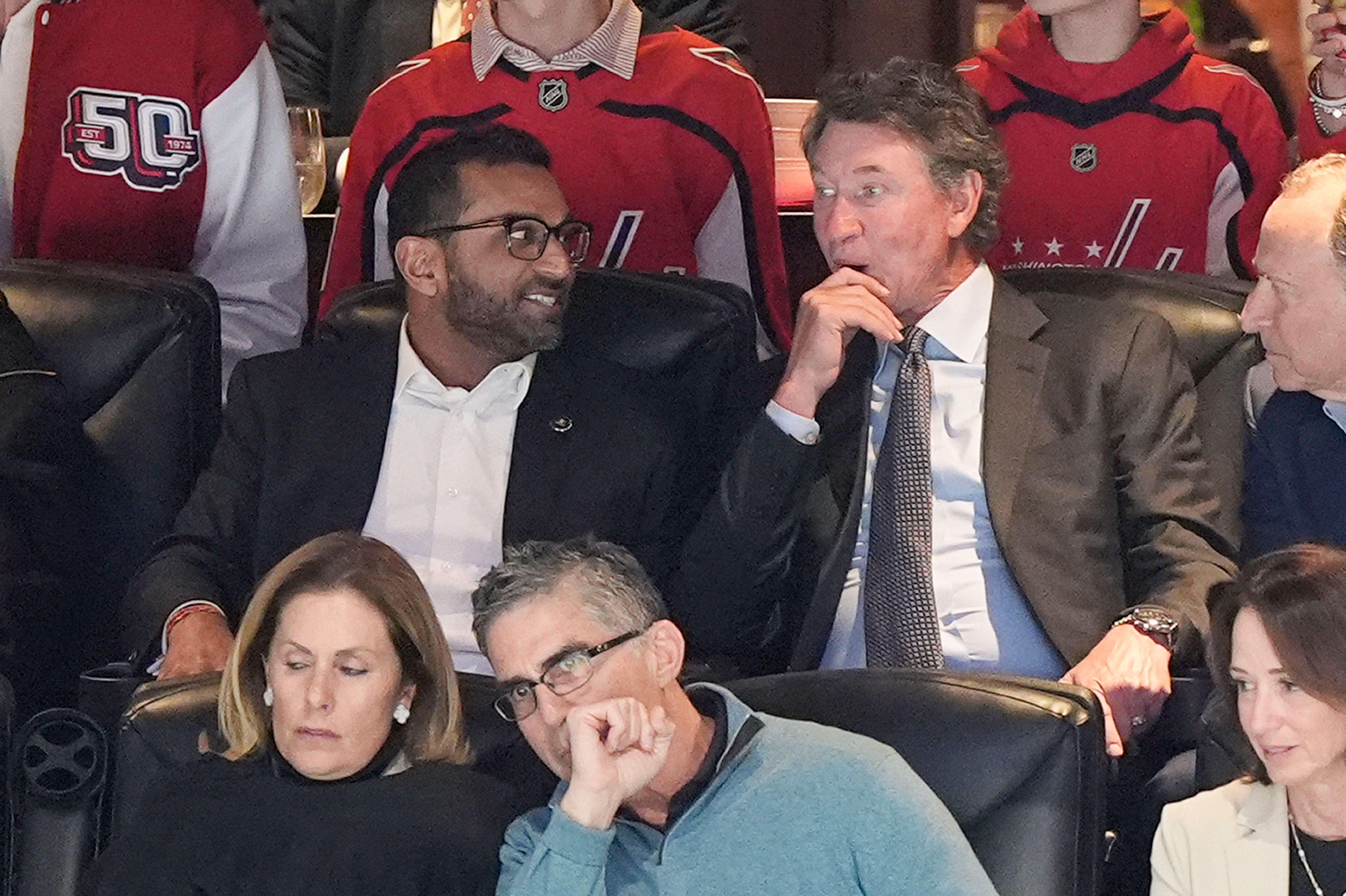 Patel (lijevo) je bio optužen da je koristio državni zrakoplov za svoju osobnu upotrebu, uključujući sportske igre visokog profila i izlete na golf