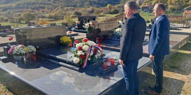 Bulj i Bobeta odali počast preminulim gradonačelnicima i ratnom načelniku