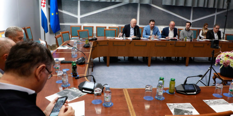 Čabaj i Biloglav šokirani člankom 33. Statuta Pupovčevog SNV-a: ‘Premijer o tome ništa ne zna’