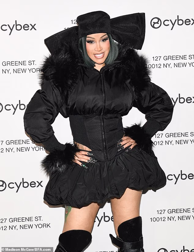 Cardi B, 33, nosi jaknu s korzetom kad je prvi put viđena u noćnom izlasku u New Yorku samo nekoliko dana kako dočekuje dječaka sa Stefonom Diggsom