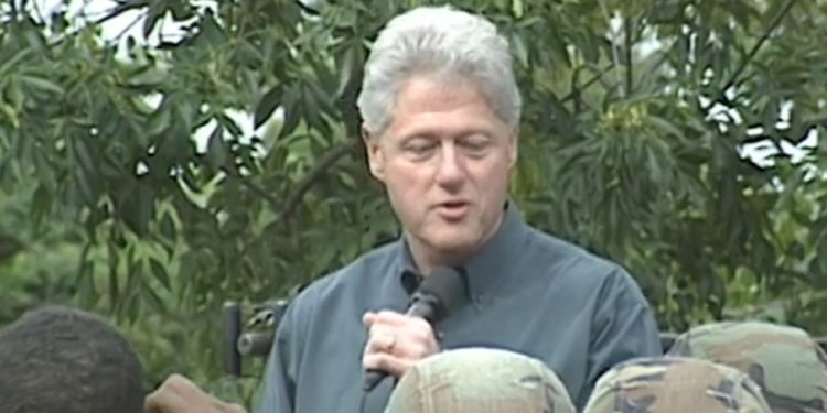 Clinton stigao i izazvao bijes Srba: Ne mogu mu oprostiti ključan potez