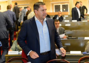 Cure detalji optužnice: Mikulić i kum primili meso i novce kao mito?