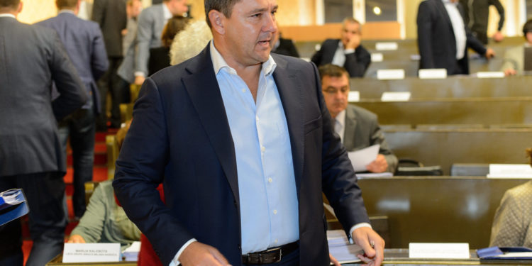 Cure detalji optužnice: Mikulić i kum primili meso i novce kao mito?