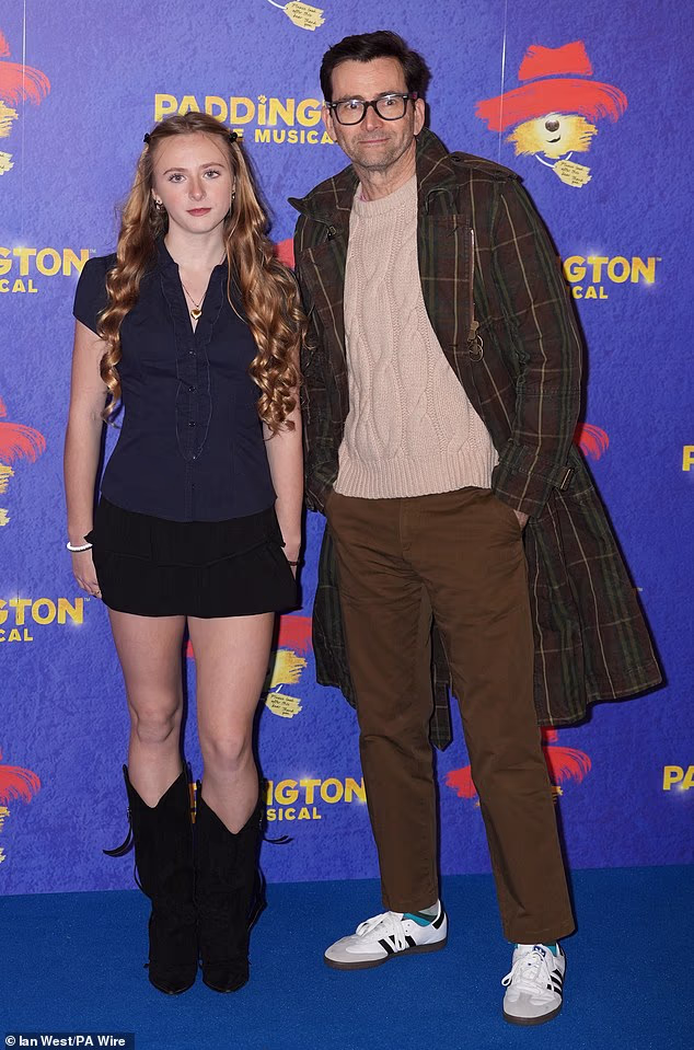 David Tennant se rijetko pojavljuje sa svojom kćeri Olive (14) na zvjezdanom otvaranju Paddington: The Musical – nakon što je ona krenula njegovim stopama s nizom glumačkih uloga