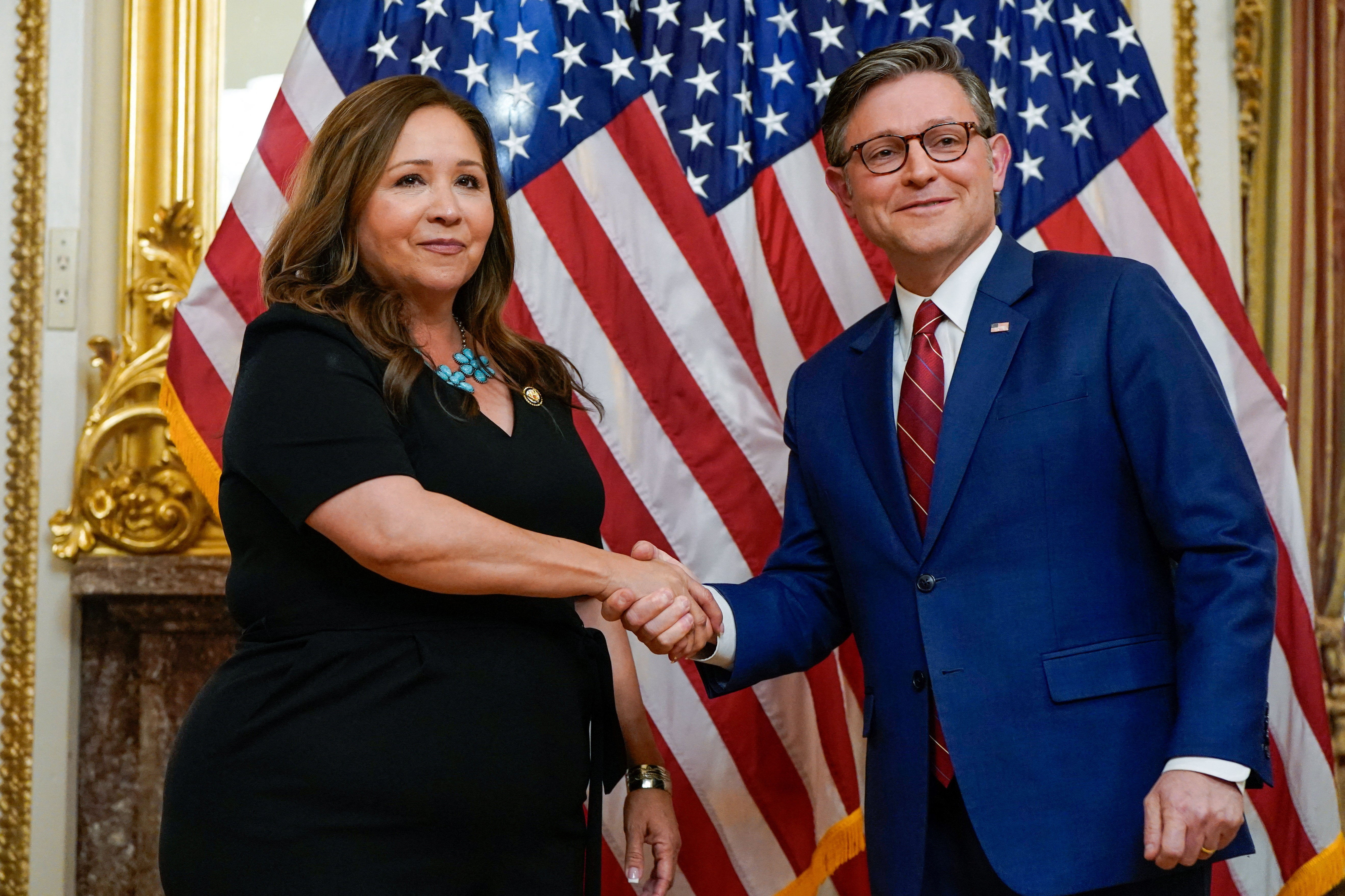 Nedavno prisegnuta američka predstavnica Adelita Grijalva (D-AZ) pružila je konačnu potporu potrebnu za dvostranačke napore da se iznudi glasovanje o Epsteinovim dosjeima da napreduju