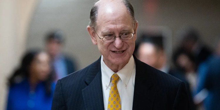 Demokratski kongresmen Brad Sherman negira gledanje pornografije tijekom leta