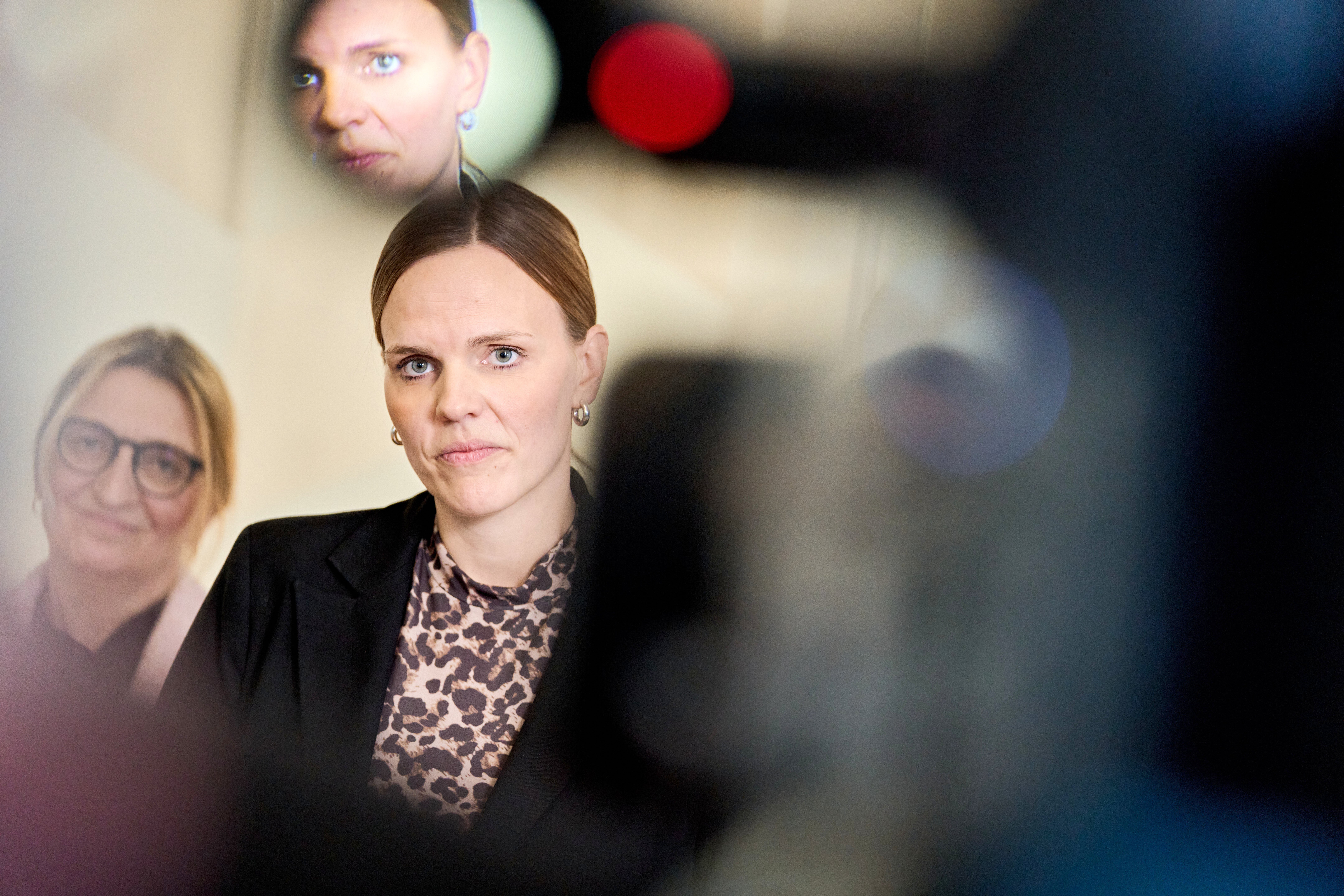 Caroline Stage, danska ministrica za digitalna pitanja, rekla je da 94 posto danske djece mlađe od 13 godina ima profile na barem jednoj platformi društvenih medija, a više od polovice djece mlađe od 10 ima profil