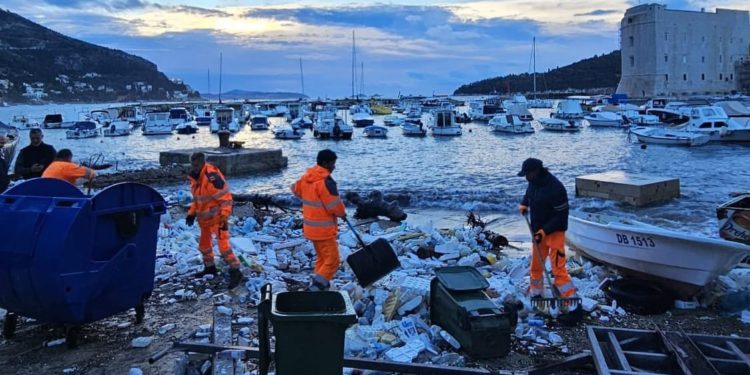 Dubrovčanima prekipjelo čistiti albansko smeće