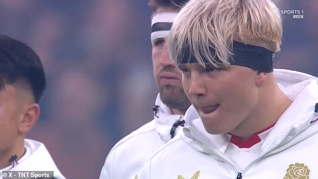 Engleska zvijezda Henry Pollock podijelio je navijače prkosnom gestom tijekom kultne novozelandske Hake prije utakmice