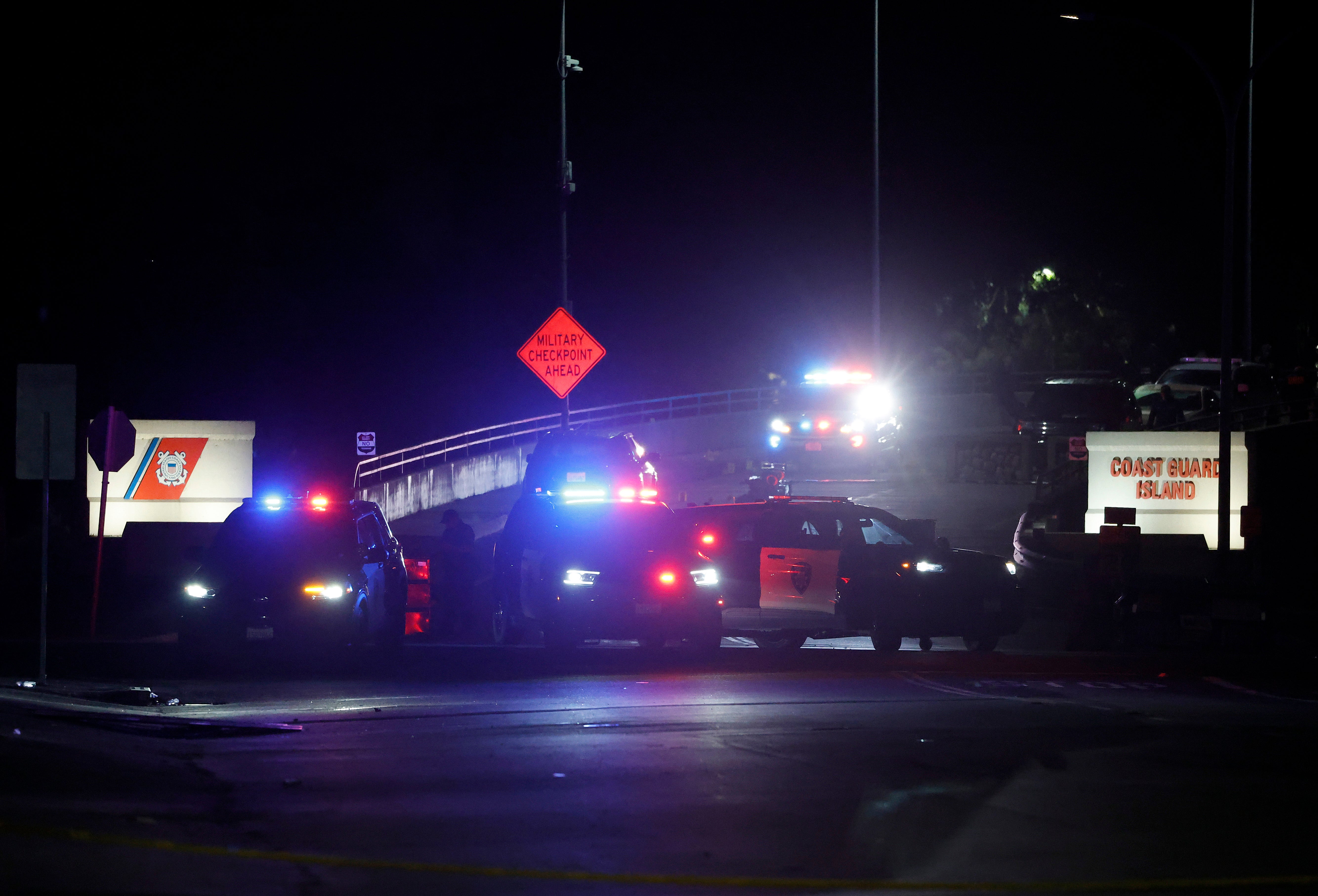 Dvoje djece u dobi od 8 i 9 godina bilo je među četvero ljudi koji su ubijeni u pucnjavi povezanoj s bandama u Kaliforniji u kojoj je ranjeno 14 drugih na rođendanskoj zabavi u gradu Stocktonu u Kaliforniji
