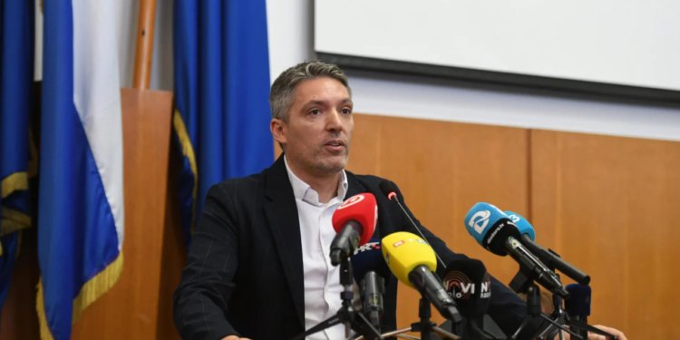 Gaši: Koliko Grad ima sporova s lokalnim moćnicima poput Zdenka Zrilića? Ćurković: Tko se pod tim pojmom konkretno podrazumijeva?