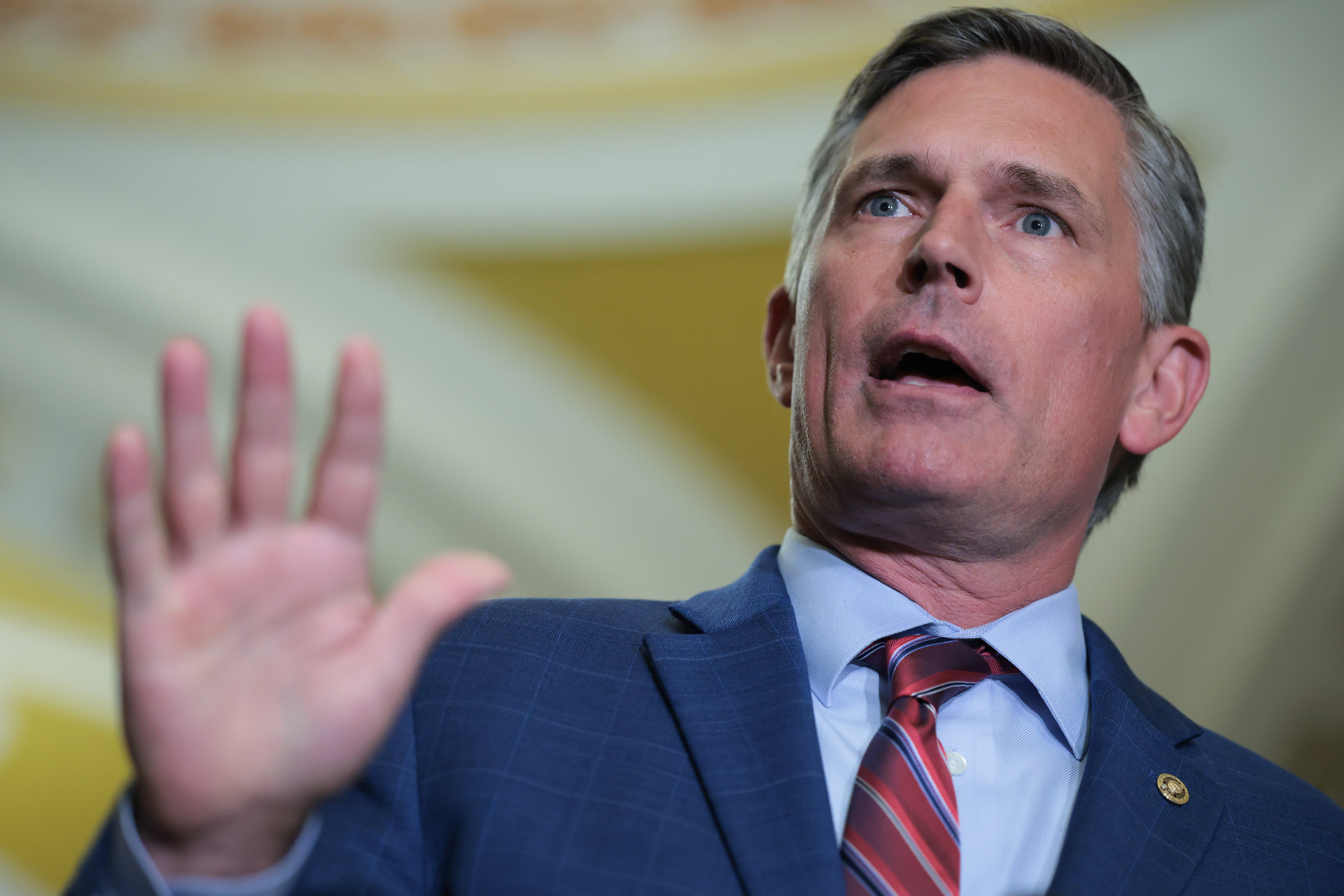 Demokratski senator iz Novog Meksika Martin Heinrich tvrdi da Kongres 'ne služi ljudima' bogaćenjem senatora