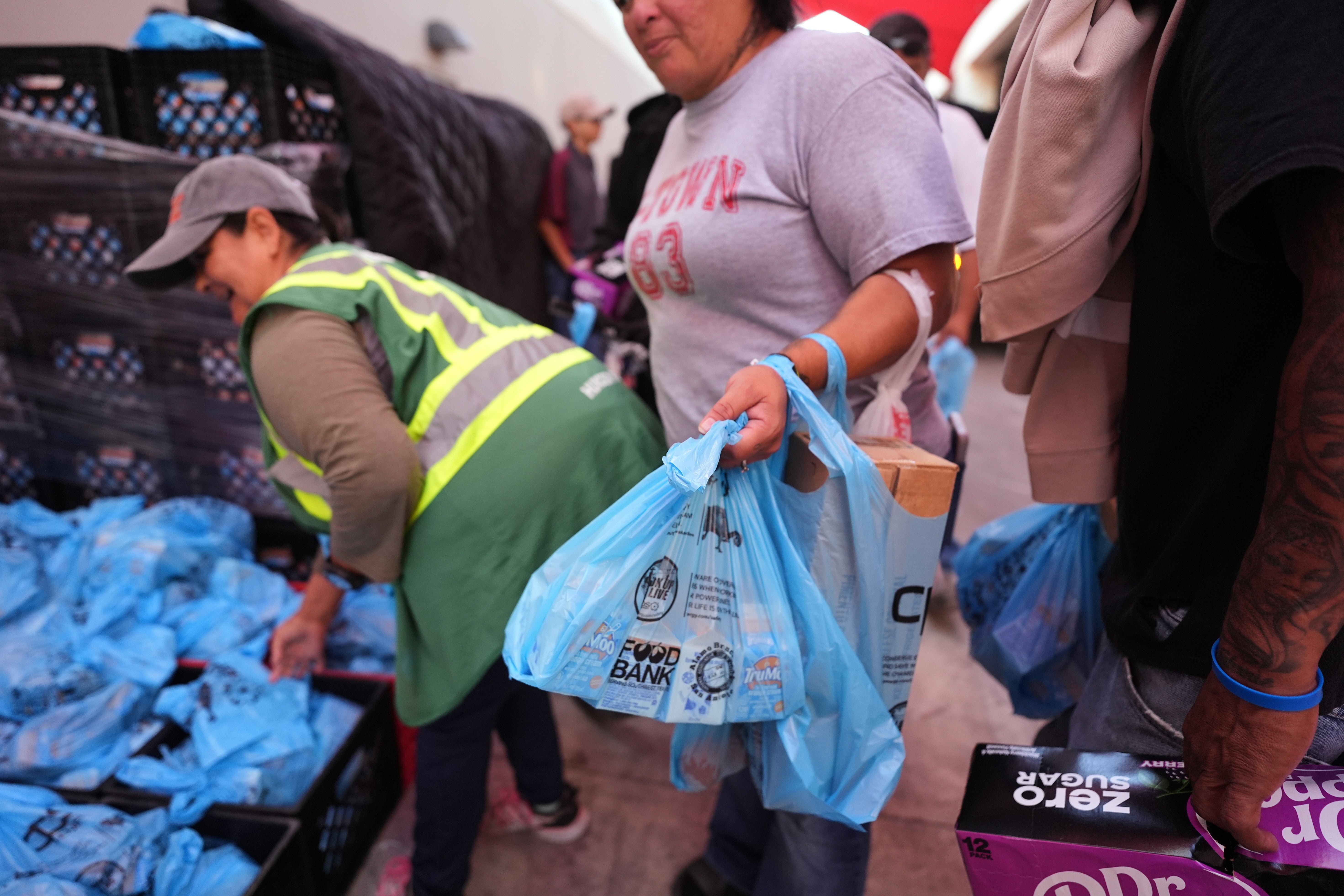 Trumpova administracija kaže da će 'dovršiti procese potrebne' za potpuno financiranje SNAP-a, dok se vlada također žali na sudski nalog da je spriječi u tome