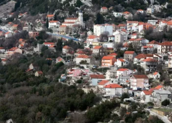 Grad Tina Ujevića zabilježio je pad broja stanovnika, no posljednjih se godina lagano budi