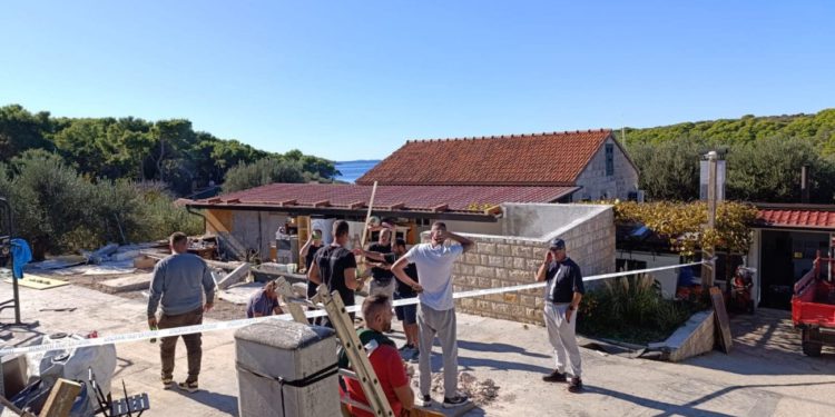 Građevinski inspektori ispred Hvara: Kreće rušenje 37 ilegalnih objekata na Paklenjacima, redom svjetski poznatih restorana!